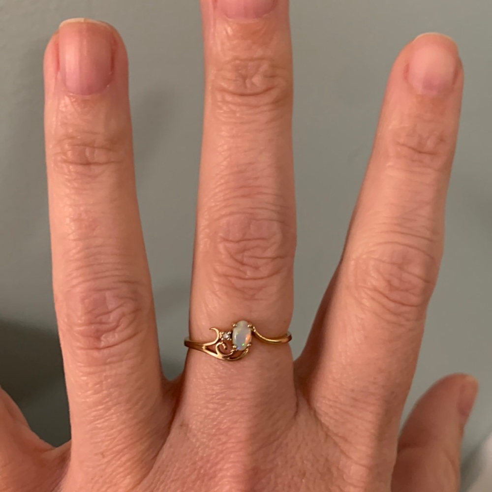 Opal and diamond gold ring 10k gold